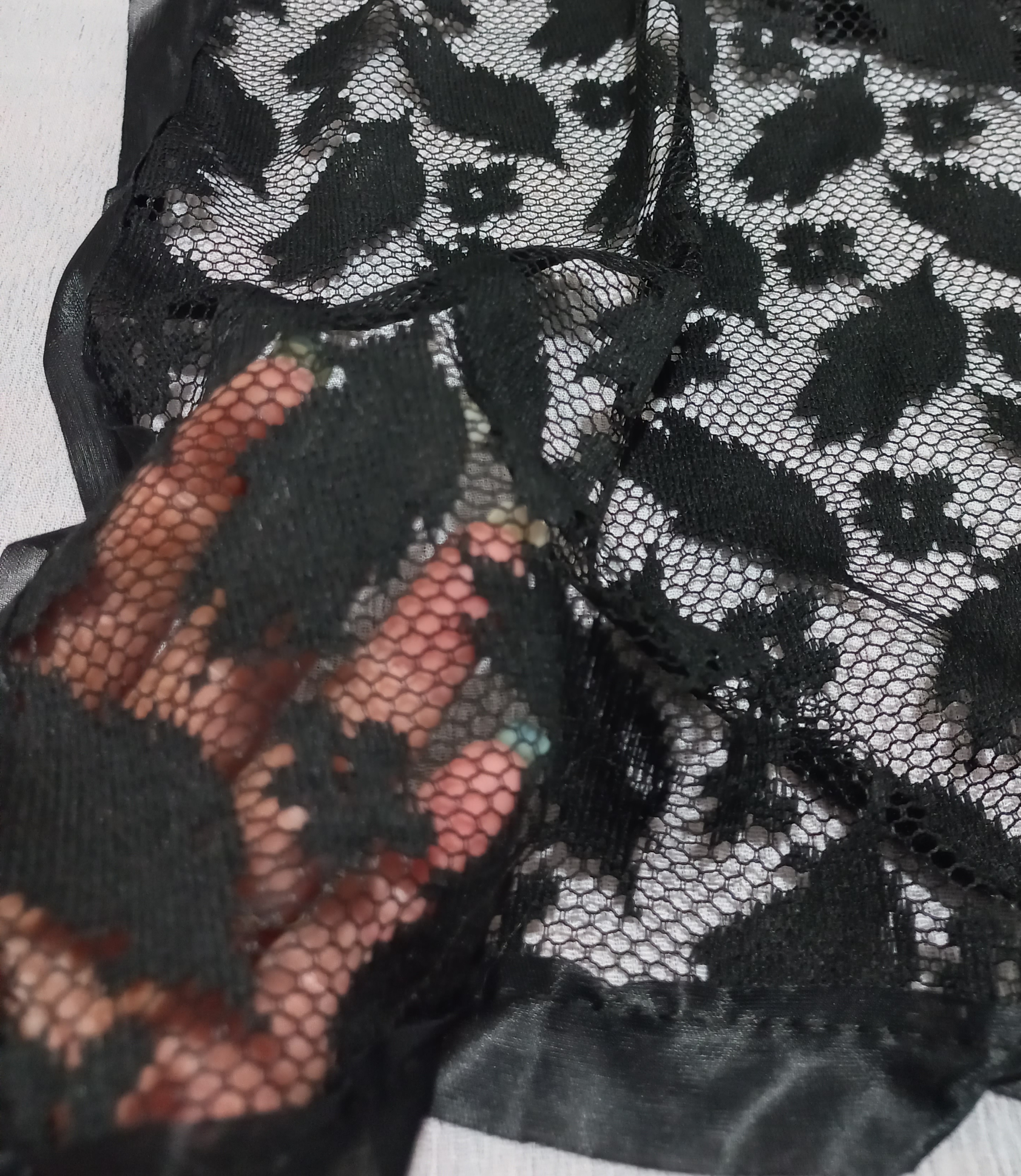 روسری مینی اسکارف گیپور ربان دوزی شده کد ۰۰۸